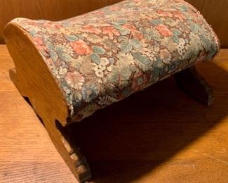 CLEARANCE !  $4.00 now, was $10.00........Footstool, 12 1/2" x 10", 6" tall (A218)