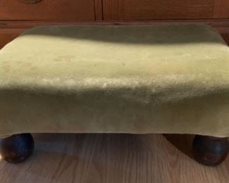 CLEARANCE!  $4.00 now, was $12.00........Vintage Footstool, 19" x 13", 7 1/2" tall (A216)