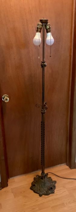 REDUCED!  $15.00 now, was $50.00........Antique Floor Lamp(AA17)