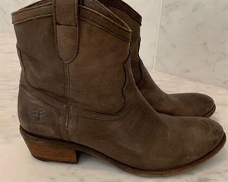 $80 - DESIGNER Frye Brown Leather Boots - Size 10
