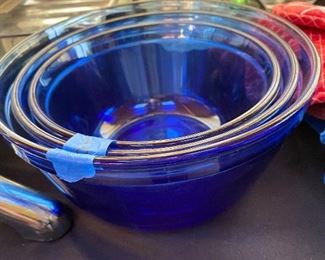 Set of 3 Anchor Hocking blue glass bowls