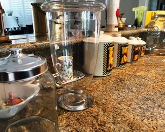 A variety of kitchen items