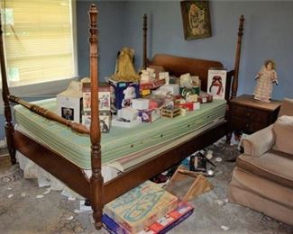 118. Group Lot of Miscellaneous Furniture