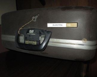 Electra 110 Typewriter Smith Corona
