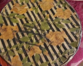 button tin
