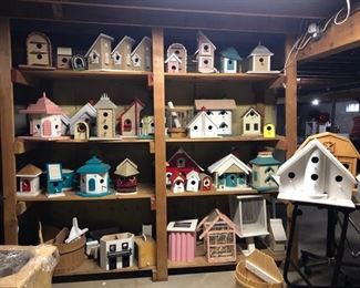 So many beautiful birdhouses