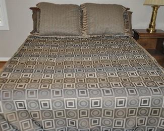 FANTASTIC 9 PIECE LIGHT BROWN, CREAM AND GREY QUEEN SIZE SET INCLUDES DUVET, TWO COORDINATING LARGE PILLOW SHAMS WITH PILLOW INSERTS AND 2 MATCHING PILLOWCASES WITH PILLOW INSERTS. OUR PRICE $125.00