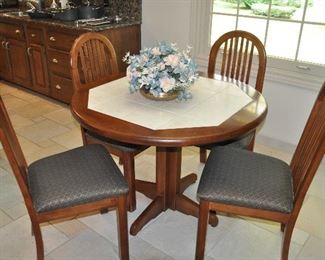 CHARMING 40" ROUND PEDESTAL DINING TABLE WITH 4 UPHOLSTERED SEAT DINING CHAIRS. OUR PRICE $495.00
