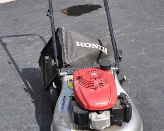 HONDA VARIABLE SPEED QUANDRA CUT LAWN MOVER MODEL NUMBER HRR2166VKA.  FEATURES INCLUDE BACK AND SIDE DISCHARGE, DUST BLOCK, BAG. OUR PRICE $275.00