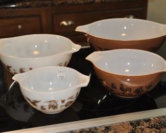 VINTAGE SET OF FOUR EARLY AMERICAN CINDERELLA PYREX MIXING BOWLS. OUR PRICE $50.00