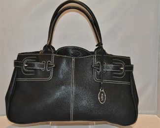 PEBBLE BLACK LEATHER TOD’S DOUBLE HANDBAG WITH WHITE STITCHING IN EXCELLENT CONDITION (INCLUDES SHOULDER STRAP AND DUST BAG), 15"W X 9"H X 6"W. OUR PRICE $225.00
