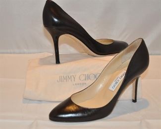 DARK BROWN LEATHER JIMMY CHOO ROUND PUMPS, SIZE 38 IN EXCELLENT CONDITION (WITH SHOE DUST COVERS). ORIGINAL PRICE $595.00. OUR PRICE $275.00