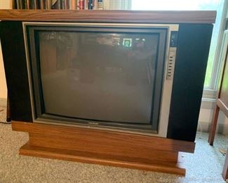 Retro Swivel TV