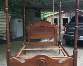 Beautiful Antique Four Poster Bed
(Full)