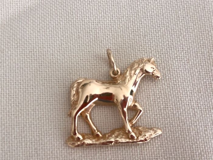#33.   14k yellow gold horse charm.  2.9 grams.   Apx. 1" wide.    $135.00
