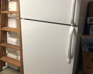 FRIGIDAIRE REFRIGERATOR