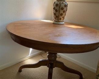 45 inch round pedestal oak table, top needs refinishing, 150.00