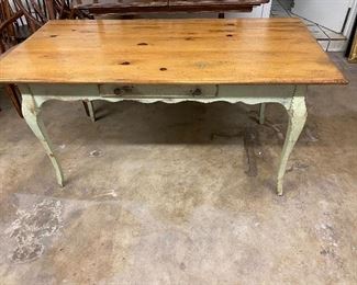 Beautiful light weight farm table with detachable legs 