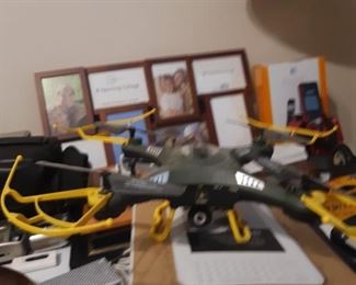 Toy drone 