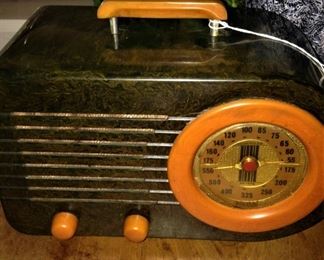 What a find!! Rare vintage FADA bullet radio ("gumdrop" knobs)