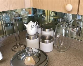 Kitchenware teapot, glasses