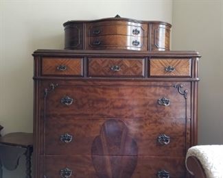 Vintage Dresser / Excellent Condition