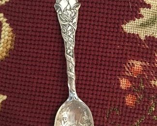 Sweet sterling “Ring out the old, Ring in the new” spoon with cherubs 
