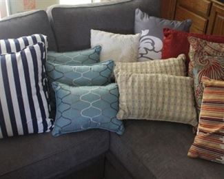 #46/ $60.00. Lot decorative pillows