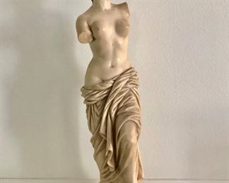 $30 Signed Ruggieri  Venus di Milo statue . 15" H. 