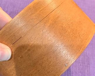 Please note crack on largest box