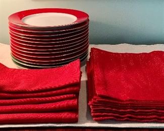 12 Crate & Barrel Plates & 12 Pottery Barn Napkins: $26