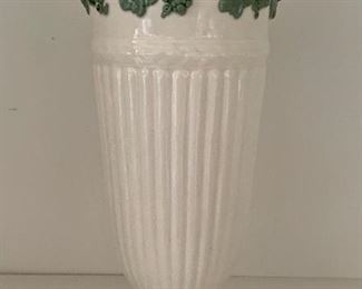 Wedgewood Vase - note issue at base: $25