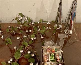 Lot 2: Assorted Christmas Decor: $16