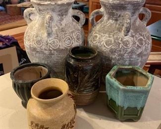 085k A Variety of Ceramic Vases  Pots
