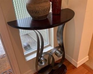 116e Entry Table  Vases