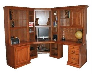 Lot 008
Fish Furniture Solid Oak Corner Desk