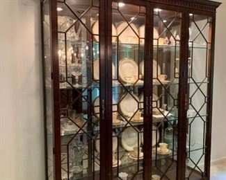 Henredon Large Crystal Display Cabinet