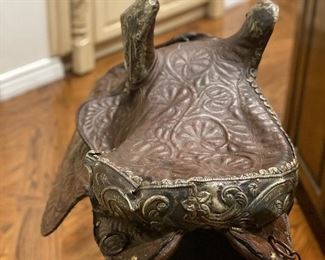Silver saddle