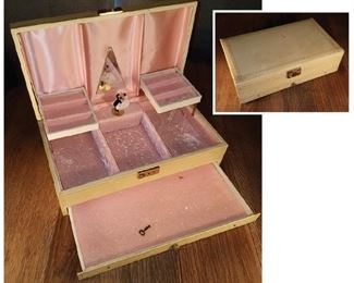 Large vintae jewelry box 14" wide $8