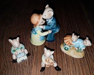 Vintage china bear family figurines $15 all. Now $7.50