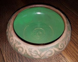 Vintage 6.5"w pottery planter (no name) $5