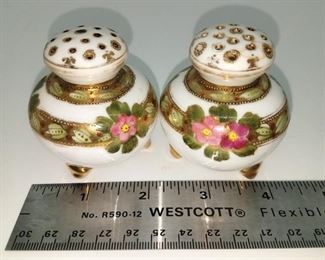 Vintage salt and pepper shakers with corks $5
