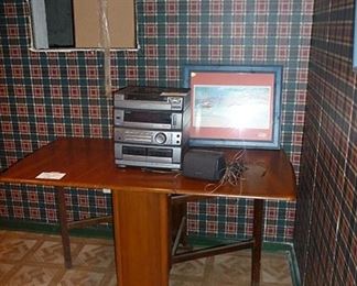 Stereo and Table