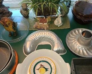 Assorted Kitchen Pots, Pans, Etc. 