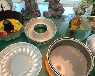 Assorted Kitchen Pots, Pans, Etc. 