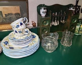 Assorted Kitchenware 