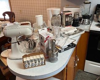 LOTS of Small Kitchen Appliances