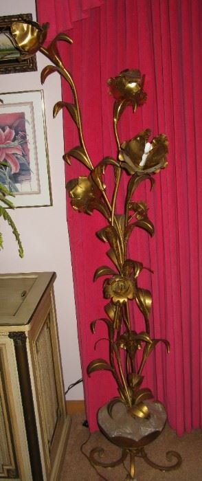5' tall gold color "Little Shop of Horror" floor lamp