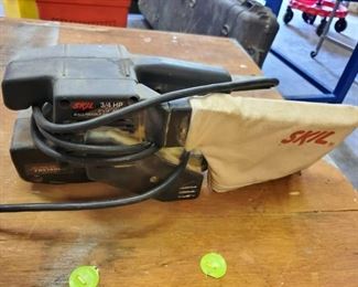 SKIL POWER SANDER. with Catcher Tested and Working