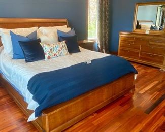 Lot 1515A Asking $800.00 (Bedding not Included) Lot 1515B. Asking $900.00. Penny Mustard King "Moscato" Mattress and 2 Twin XL Flexsteel Box Springs.